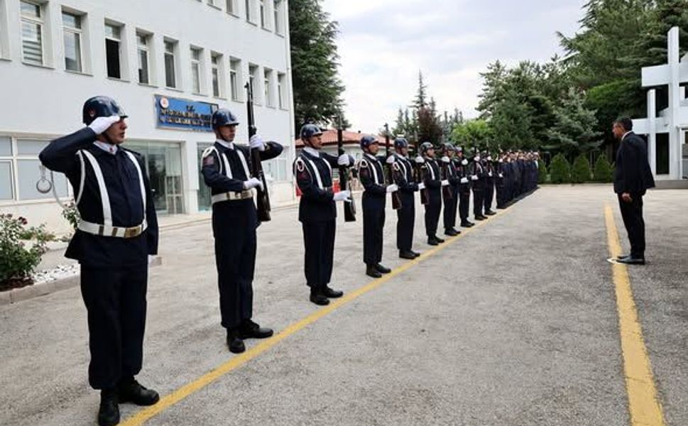 Bakan Yardımcısı Çelik'ten Jandarma'ya Ziyaret