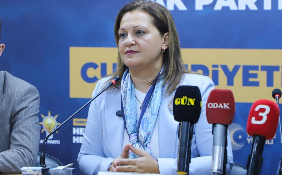 Cumhurbaşkanımızı bir daha seçtirmek için gece gündüz çalışmalıyız