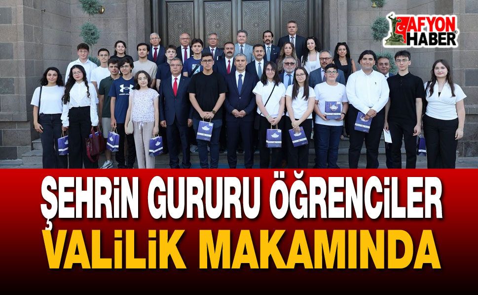 Şehrin gururu öğrenciler valilik makamında