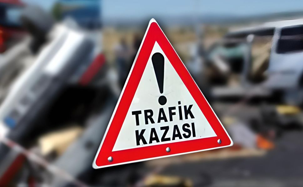 Afyon’da zincirleme trafik kazası: 3 araç birbirine girdi