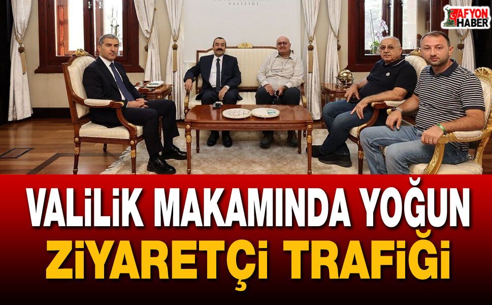 Valilik makamında yoğun ziyaretçi trafiği