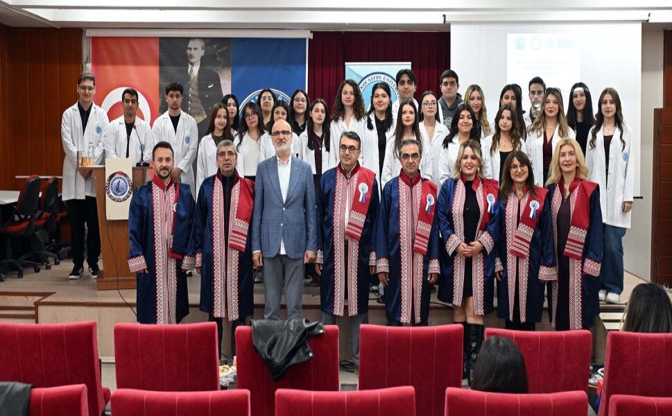AKÜ KİMYA'DA BEYAZ ÖNLÜK HEYECANI