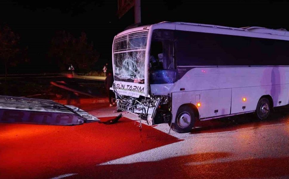 Isparta-Afyon yolunda kaza, 17 yaralı var!..